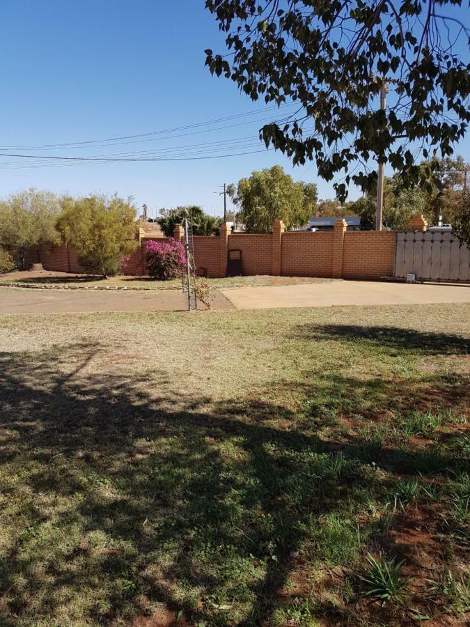 Meekatharra Outback Beach House Dış mekan fotoğraf